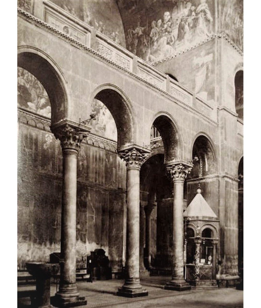 VENEZIA, Basilica di S. MArcoo. Dettaglio dela navata magiore con l’Altare Greco