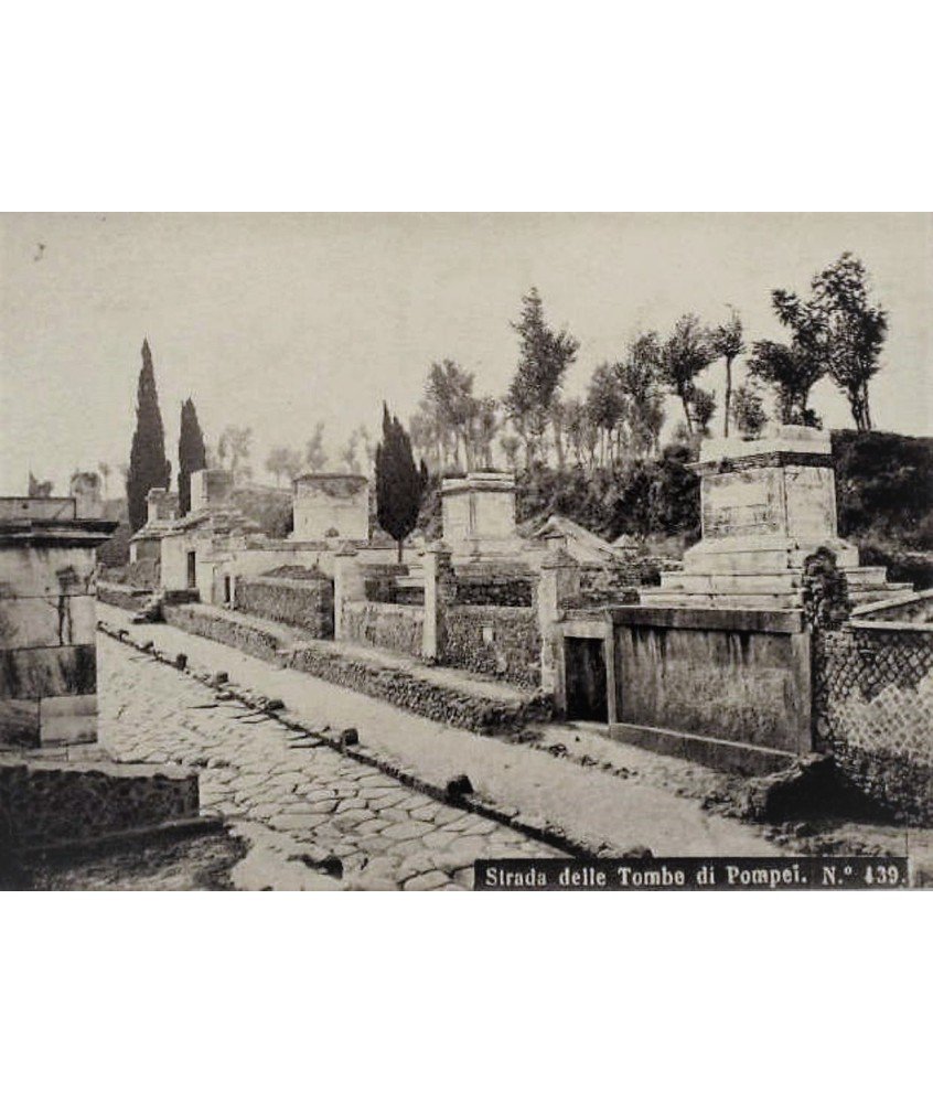 NAPOLI, Strade delle Tombe di Pompei.